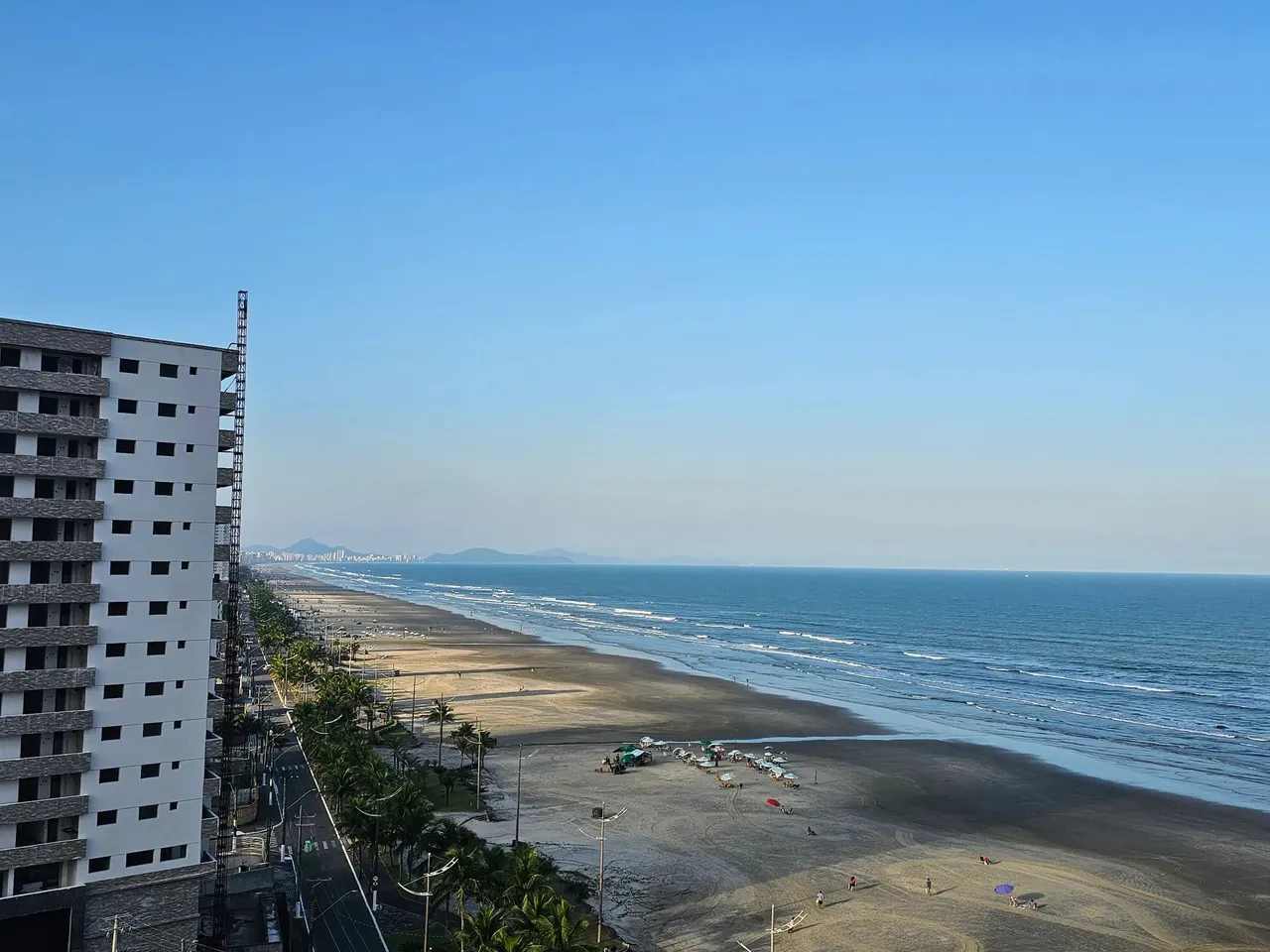 lindo apartalento frente ao mar, sacada, praia grande