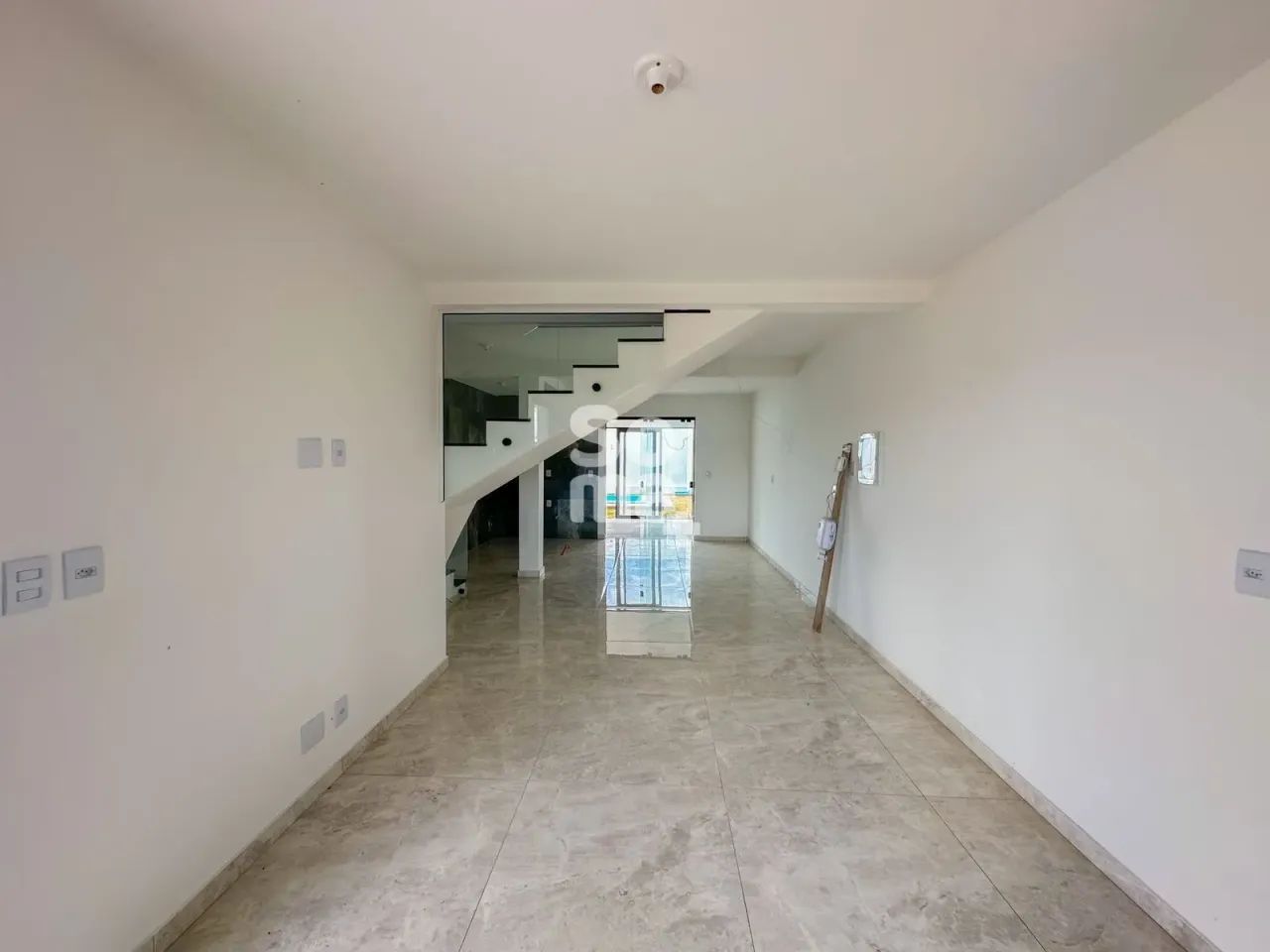 BELO SOBRADO DE 3 DORMITÓRIOS A VENDA - Foto 4
