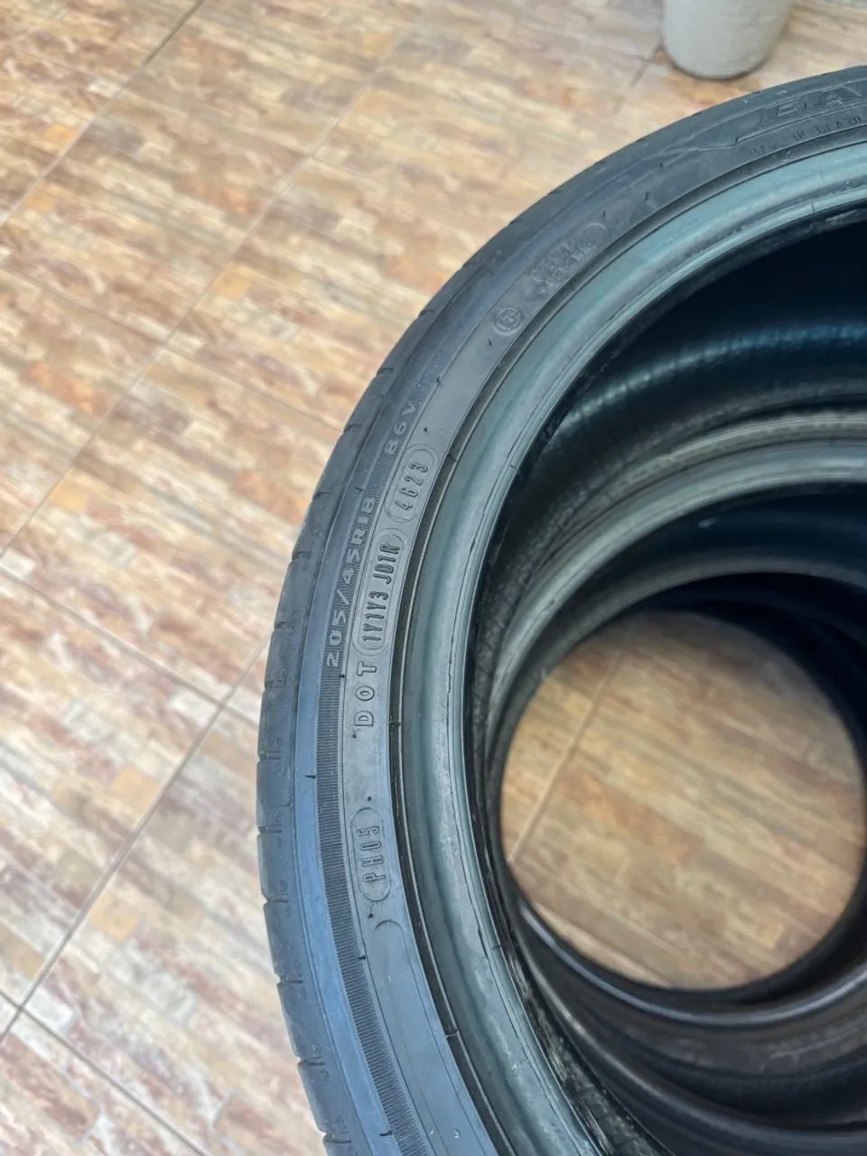 Pneu 205/45R18 Goodyear Eagle Touring - Semi-novo (7.000 km) - Foto 2