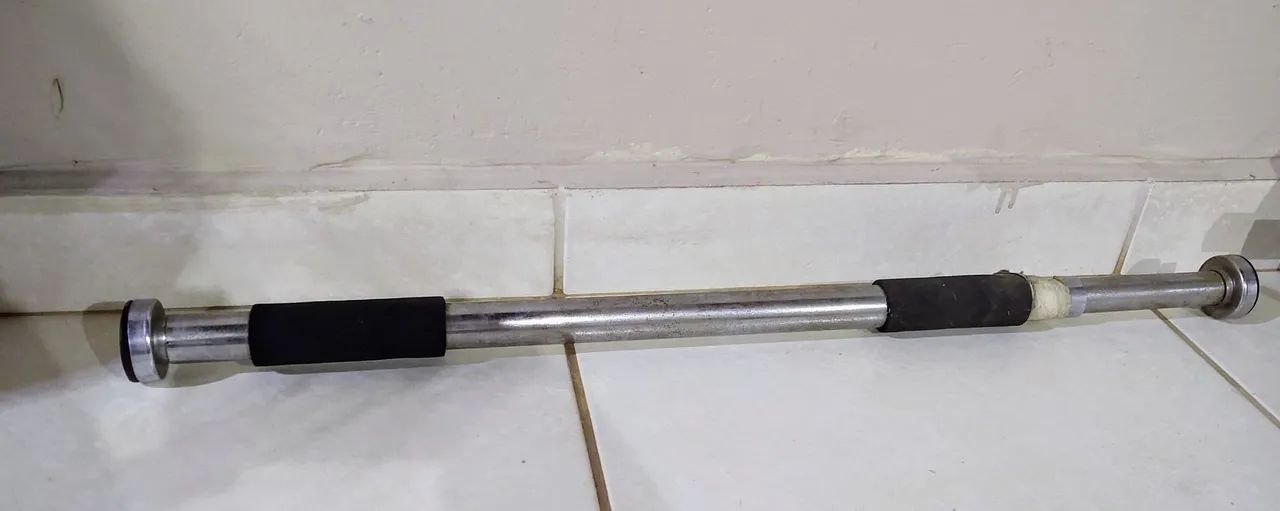 Saco de Pancada, barra fixa de porta e kit com anilha 3kg e barra. - Foto 2