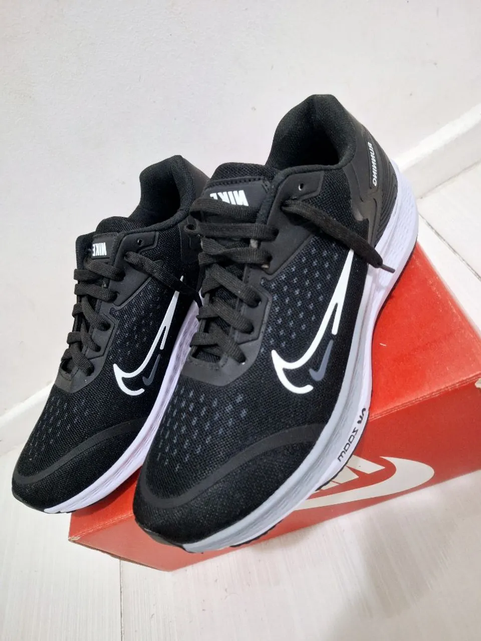 Tênis Nike Preto e Branco 42