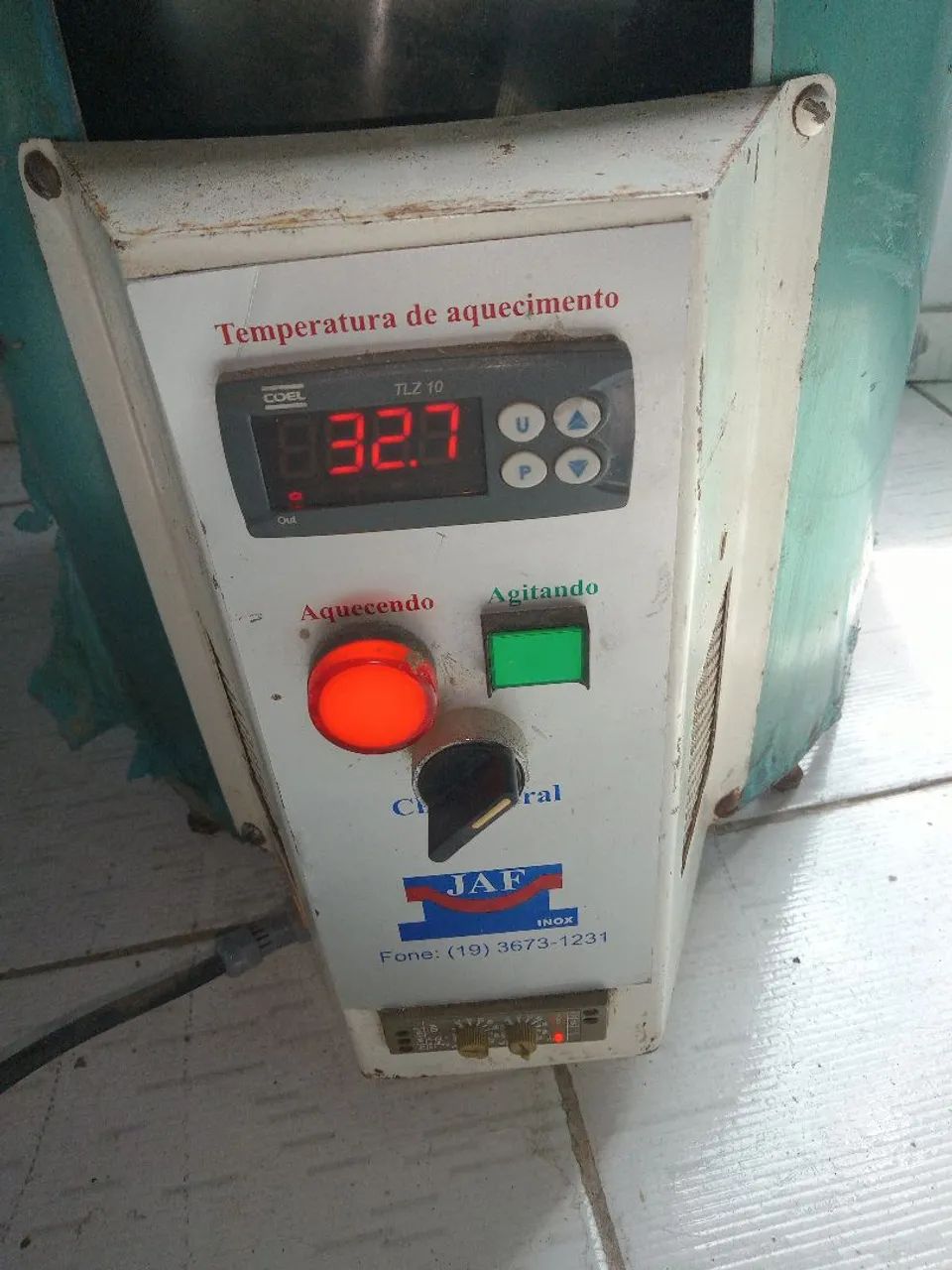 Torre de chocolate quente de 4 andares em 