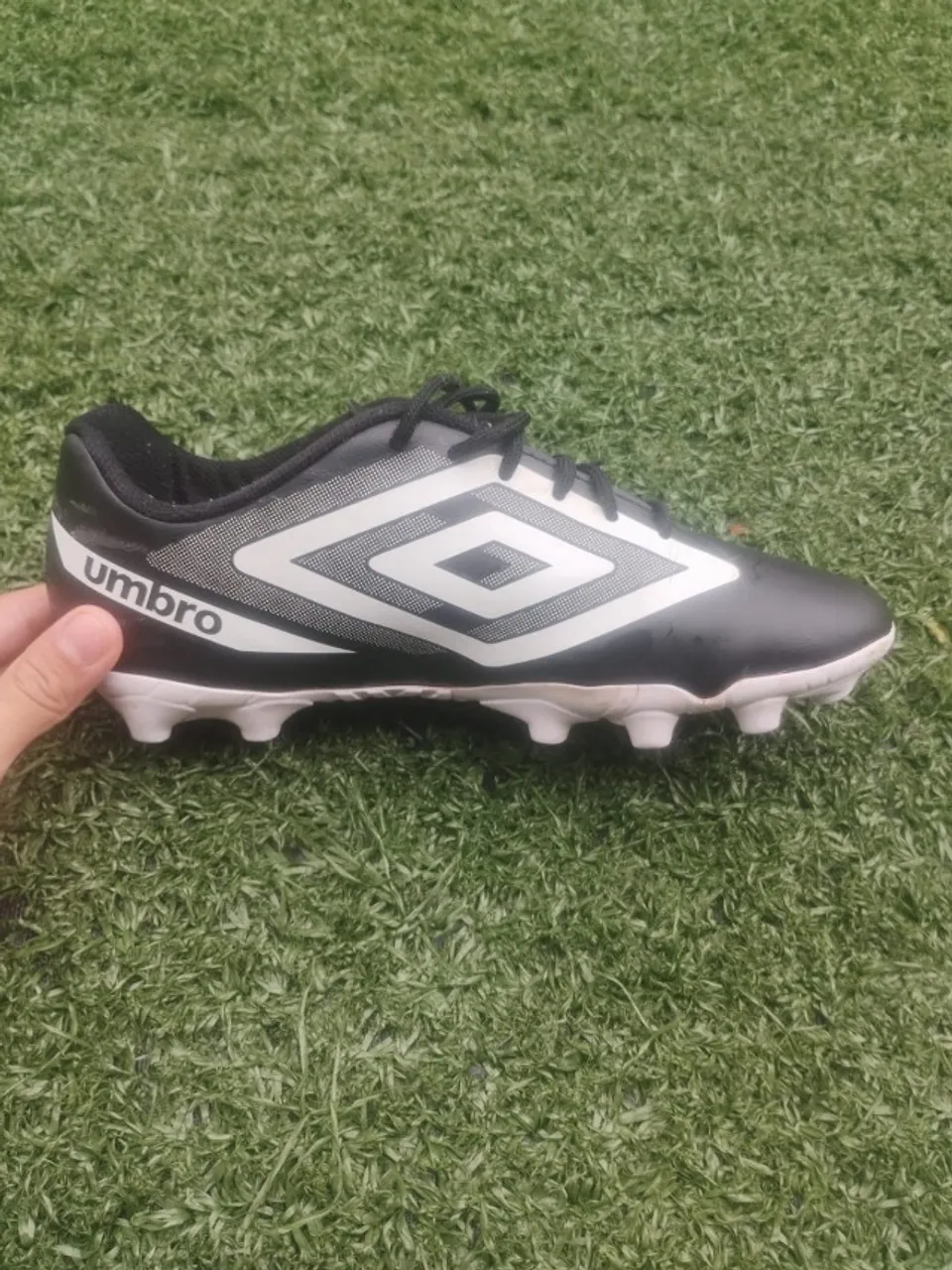 chuteira de campo umbro