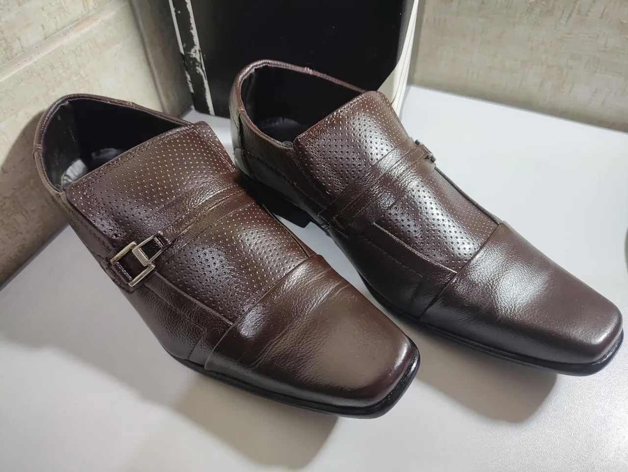 Sapatos Masculinos Marrom  de Couro- Tamanho 42.