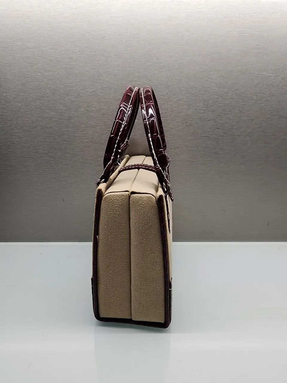 Bolsa de mão bege com detalhes marrom vintage. - Foto 3