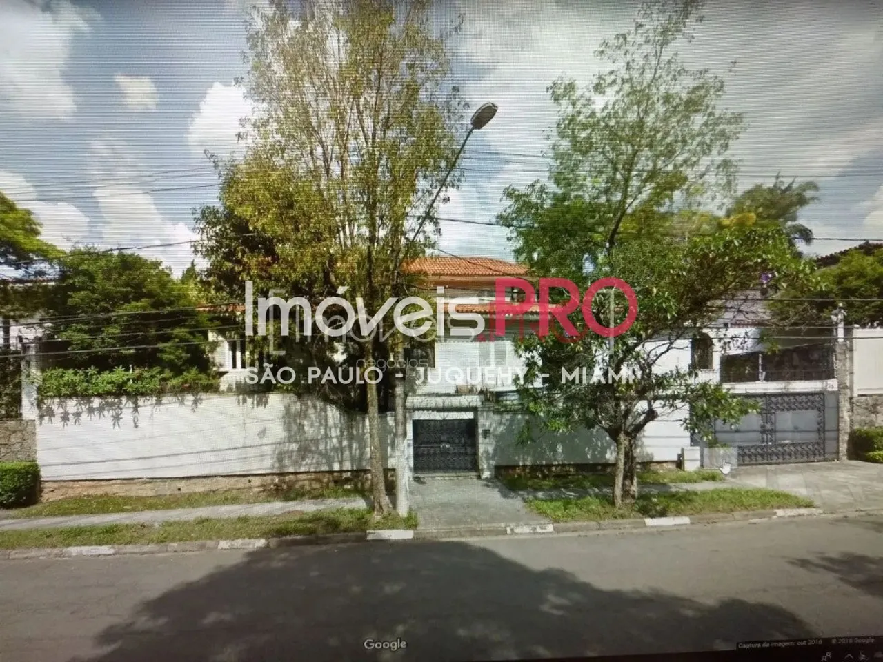 Vende-se Terreno com uma casa.