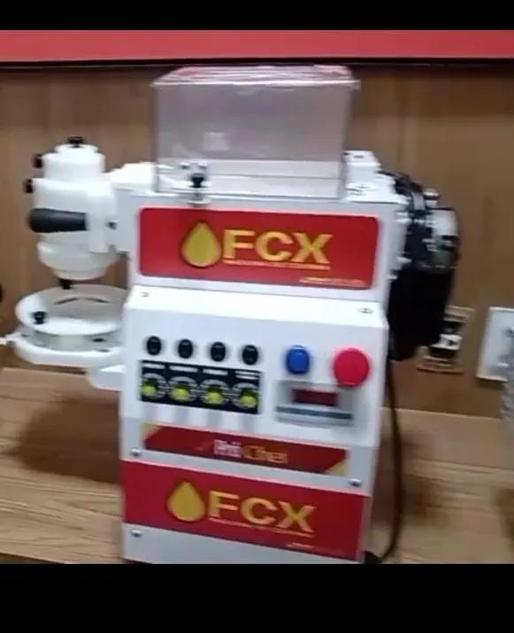 MAQUINA MODELADORA DE SALGADOS E DOCES.