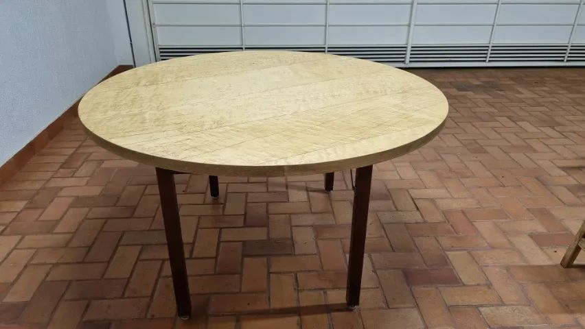 Mesa madeira redonda 1,5m diâmetro - Foto 3