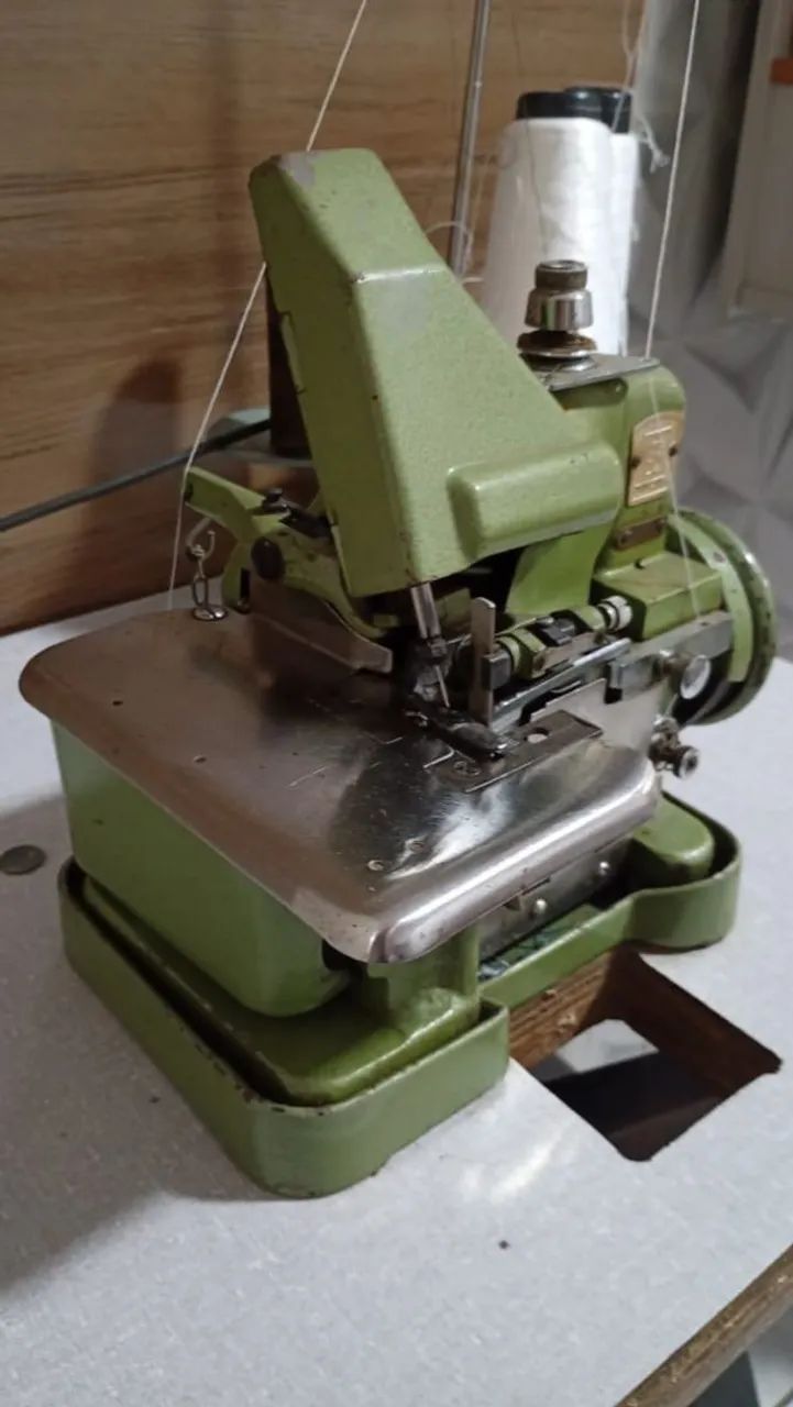 Máquina de costura Overclock 64706781846018122