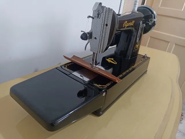 MÁQUINA DE COSTURA VIGORELLI "PRETINHA" EXCELENTE ESTADO ! ( LER A DESCRIÇÃO ) - Foto 3
