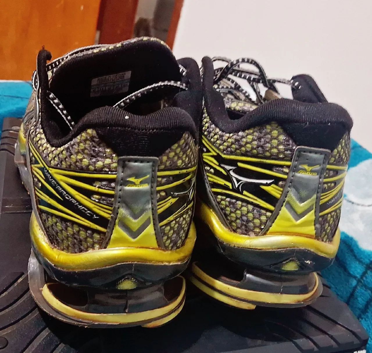 Tênis Mizuno Wave Prophecy cinza com verde Relíquia- Calçados