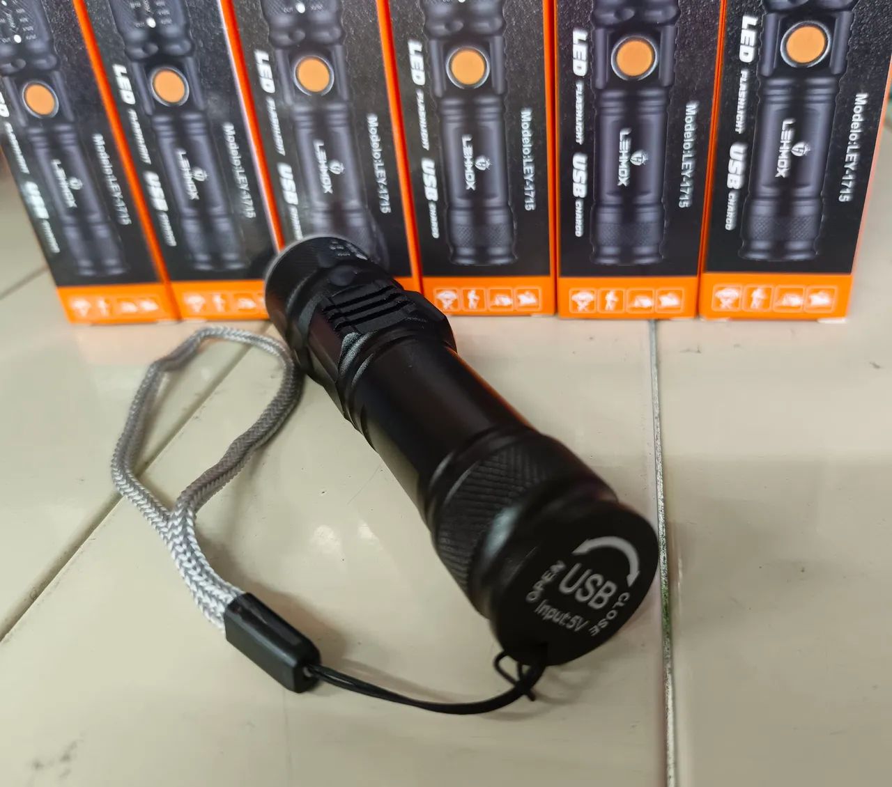 LANTERNA FLASHLIGHT USB CHARGC REF: LEY-1715 - Foto 3