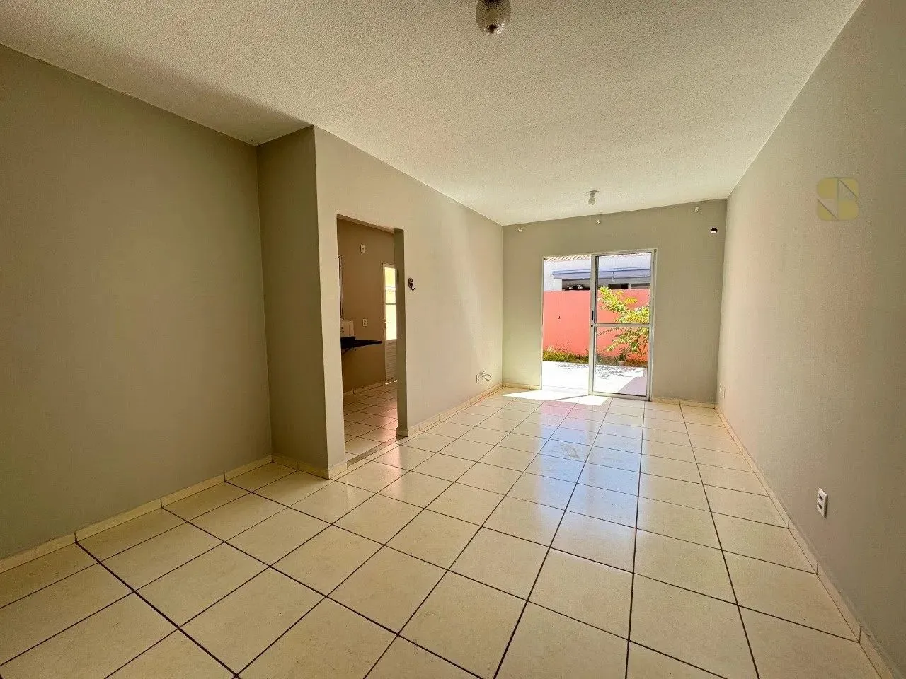 Casa com 2 quartos e 1 suíte disponível para locação