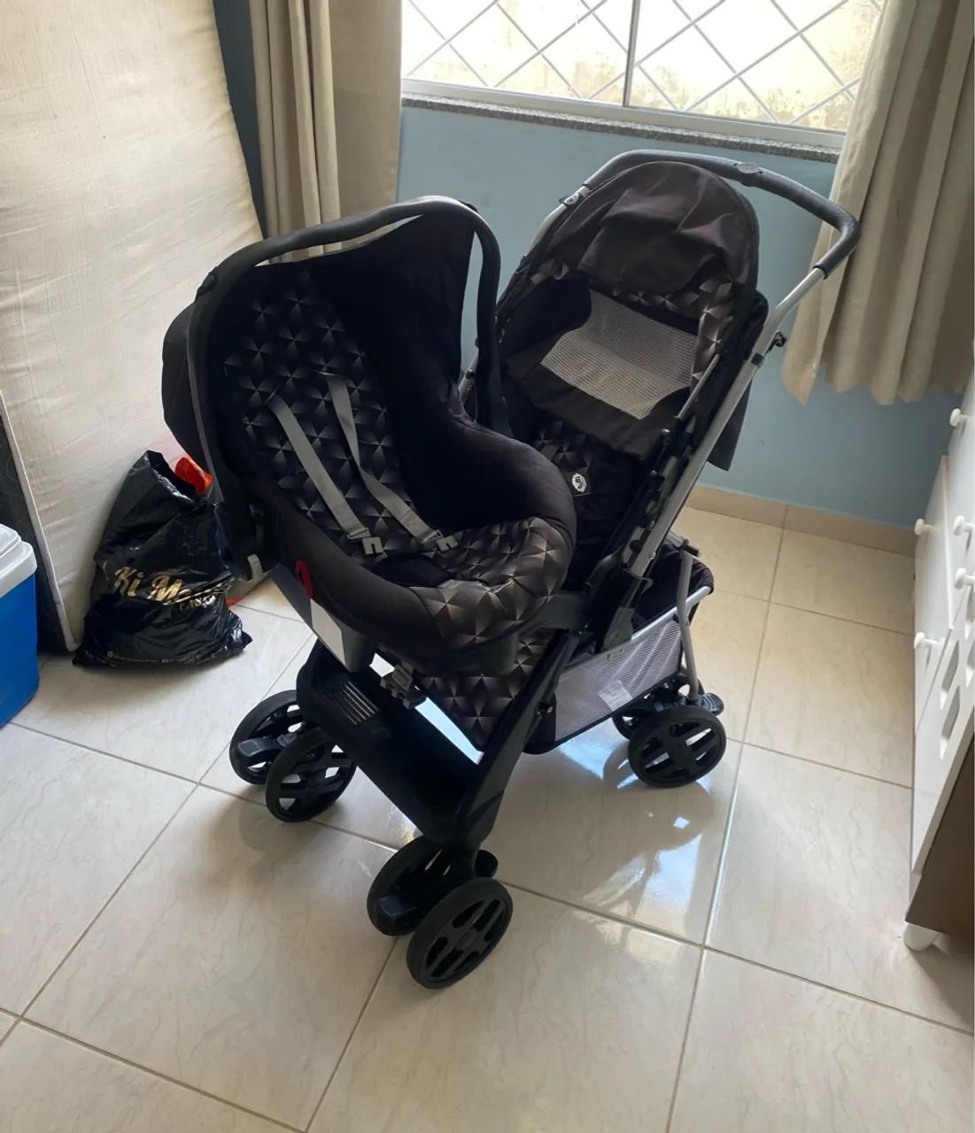 Carrinho de Bebê e Cadeirinha - Preto