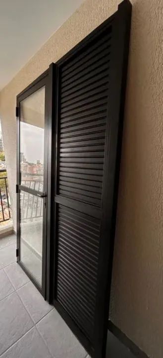 Porta preta alumínio com vidro - Foto 3