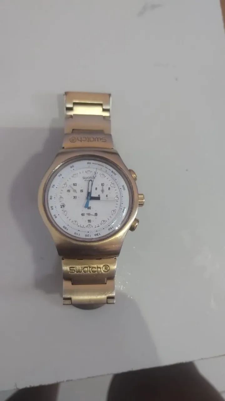 Relógio Swatch Cronógrafo Dourado & CARA BRANCA 