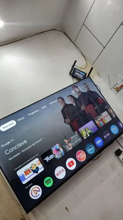 Vendo tv da marca Philips 4k smart pegando todos os apps e funcionando tudo - Foto 2