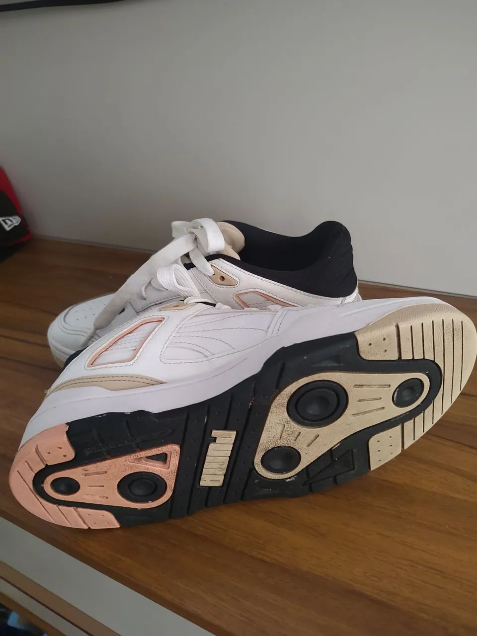 Tênis Puma Branco com Detalhes - Foto 3