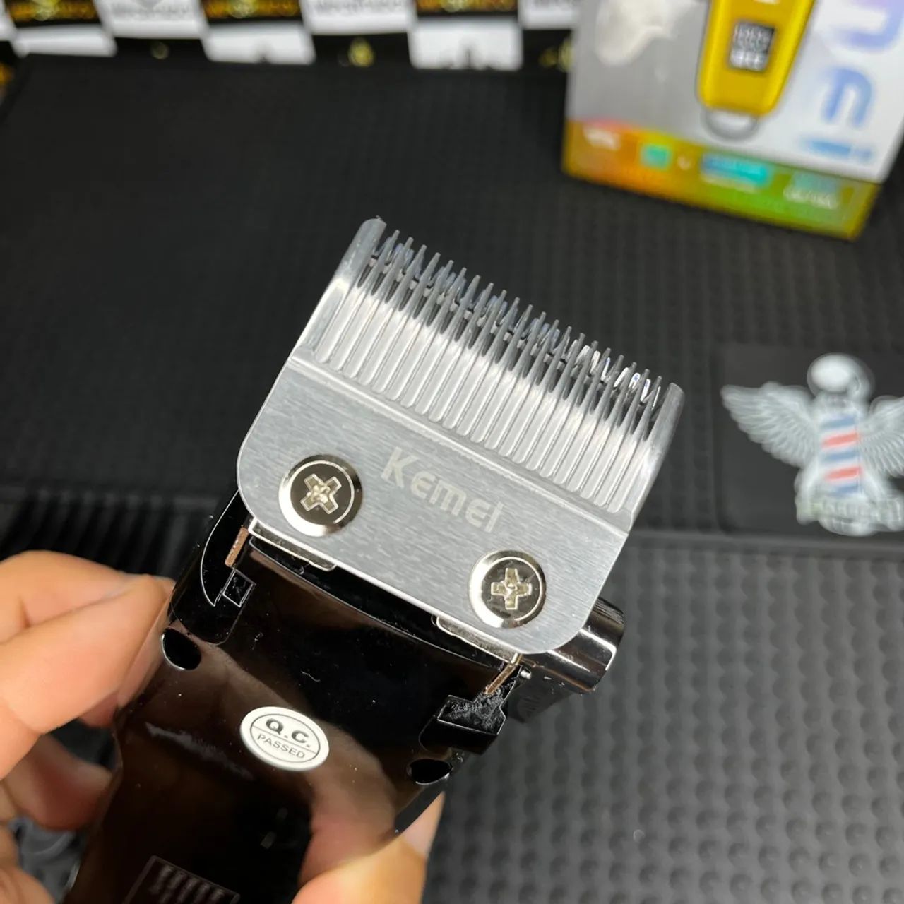 Máquina de cortar cabelo Kemei Profissional - Foto 2