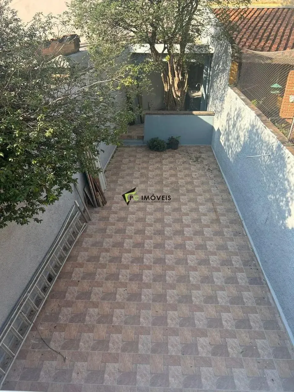 Sobrado Amplo com Quintal, Churrasqueira e 4 Dormitórios Para Alugar!