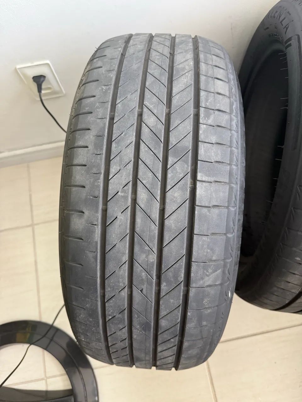 Pneu Bridgestone Alenza 225/50 R18 - Foto 4
