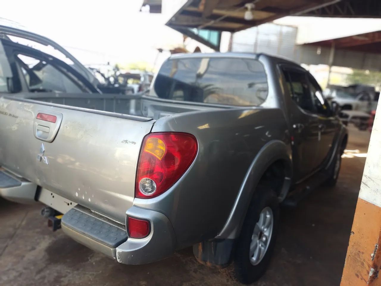 Mitsubishi L200 Triton 2013 - Sucata - Foto 2