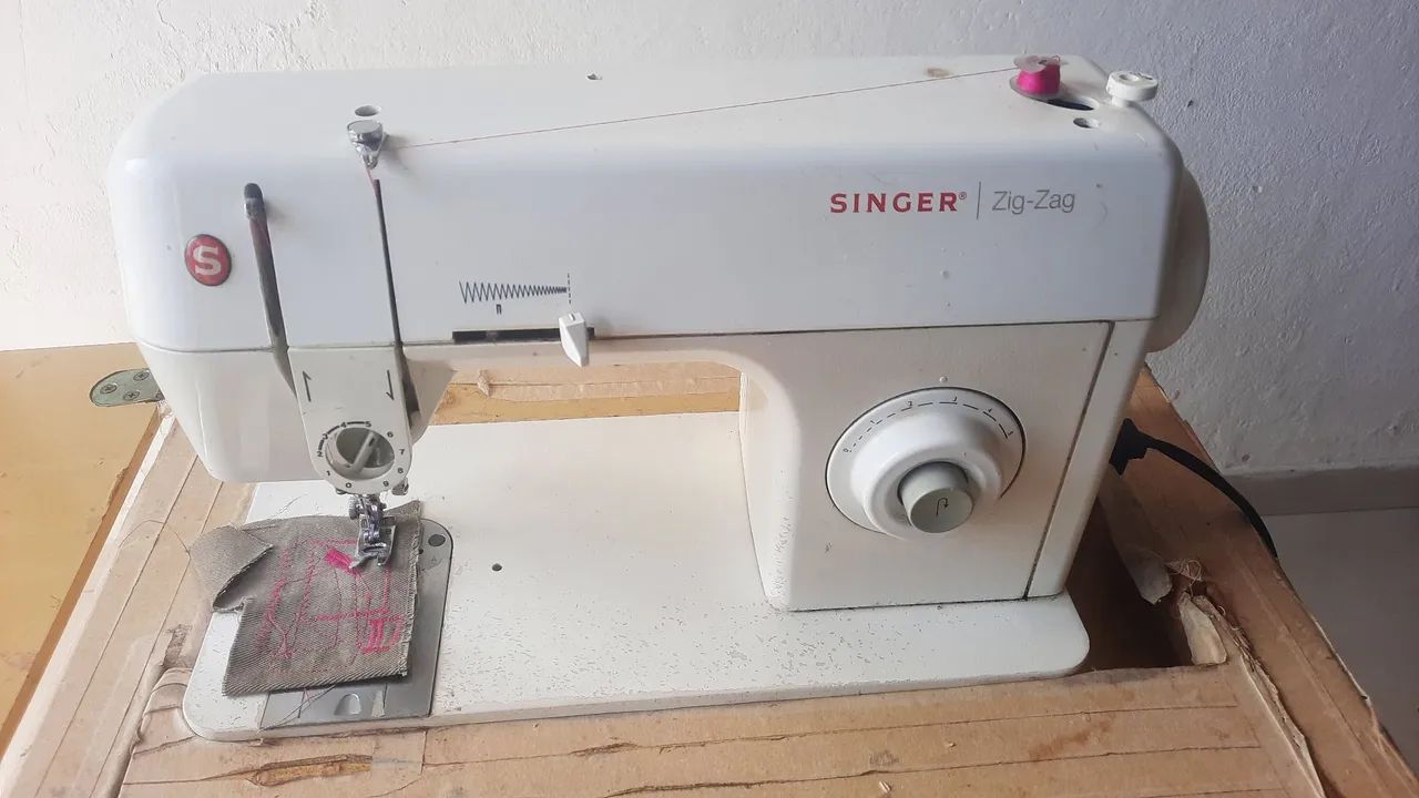 Máquina de costura Singer Zig-Zag - Foto 2