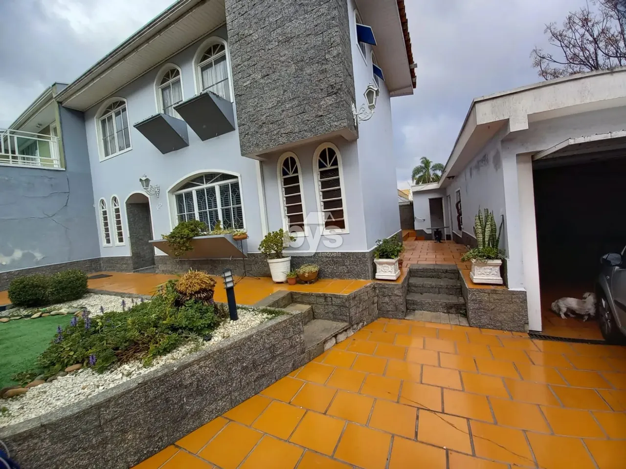 SOBRADO com 4 dormitórios à venda com 208m² por R$ 895.000,00 no bairro Jardim das América