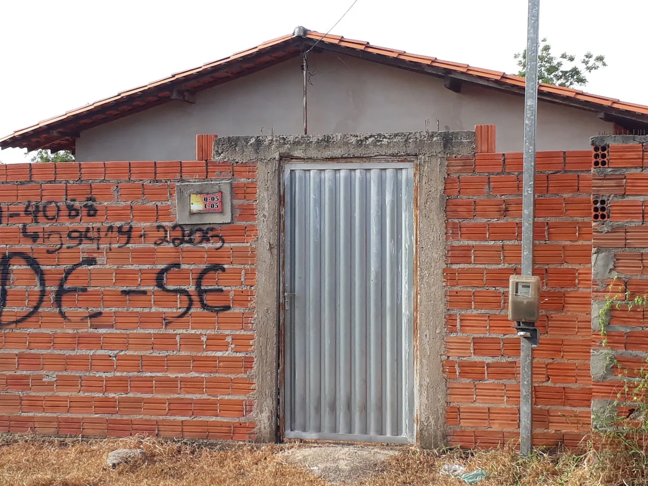 Casa com três quarto um banheiro