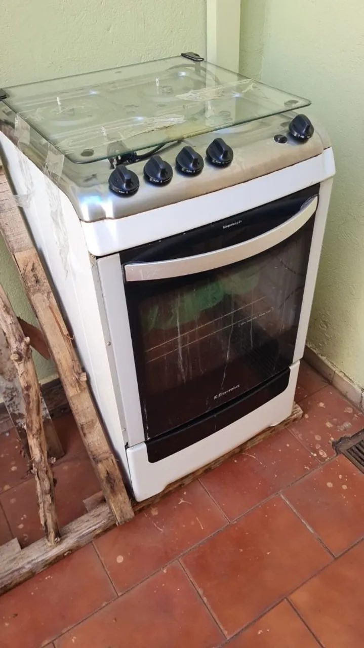 Fogão Electrolux com Tampa de Vidro