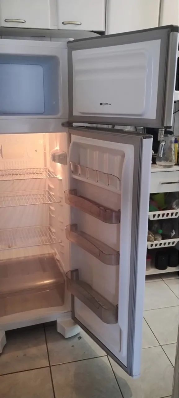 Refrigerador Esmaltec RCD34 Branca 276 litros 2 Portas - Foto 5