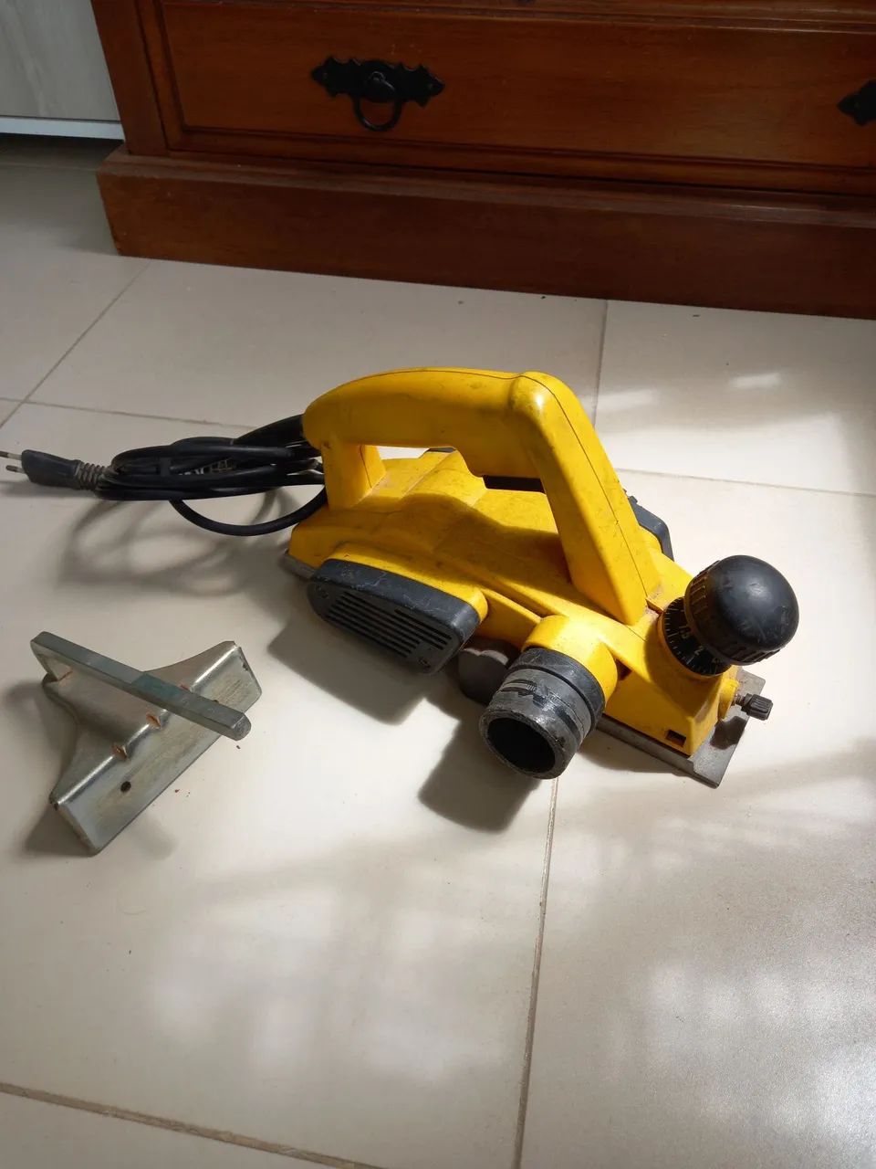 Plaina Dewalt 110v  - Foto 4