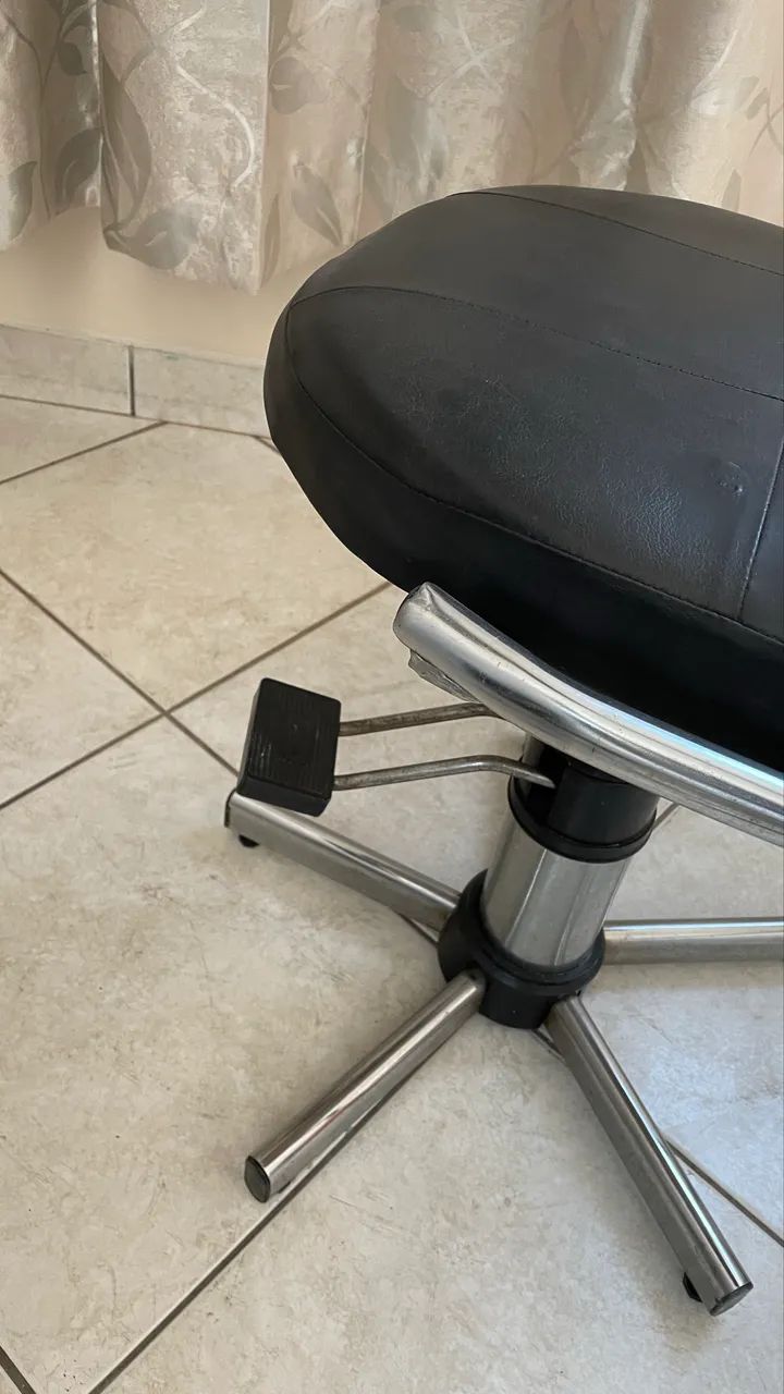 2 Cadeiras Hidráulicas NGC com apoio de pés e encostos de cabeça  - Foto 4