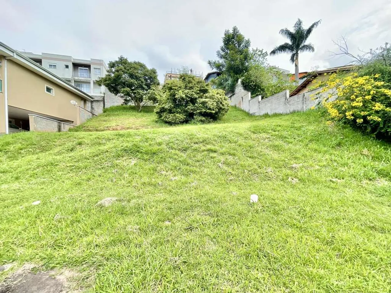 EXCELENTE LOTE 516 METROS - CONDOMÍNIO LOS ANGELES - LAZER TOTAL ACESSO ESTRADA DO EMBU KM