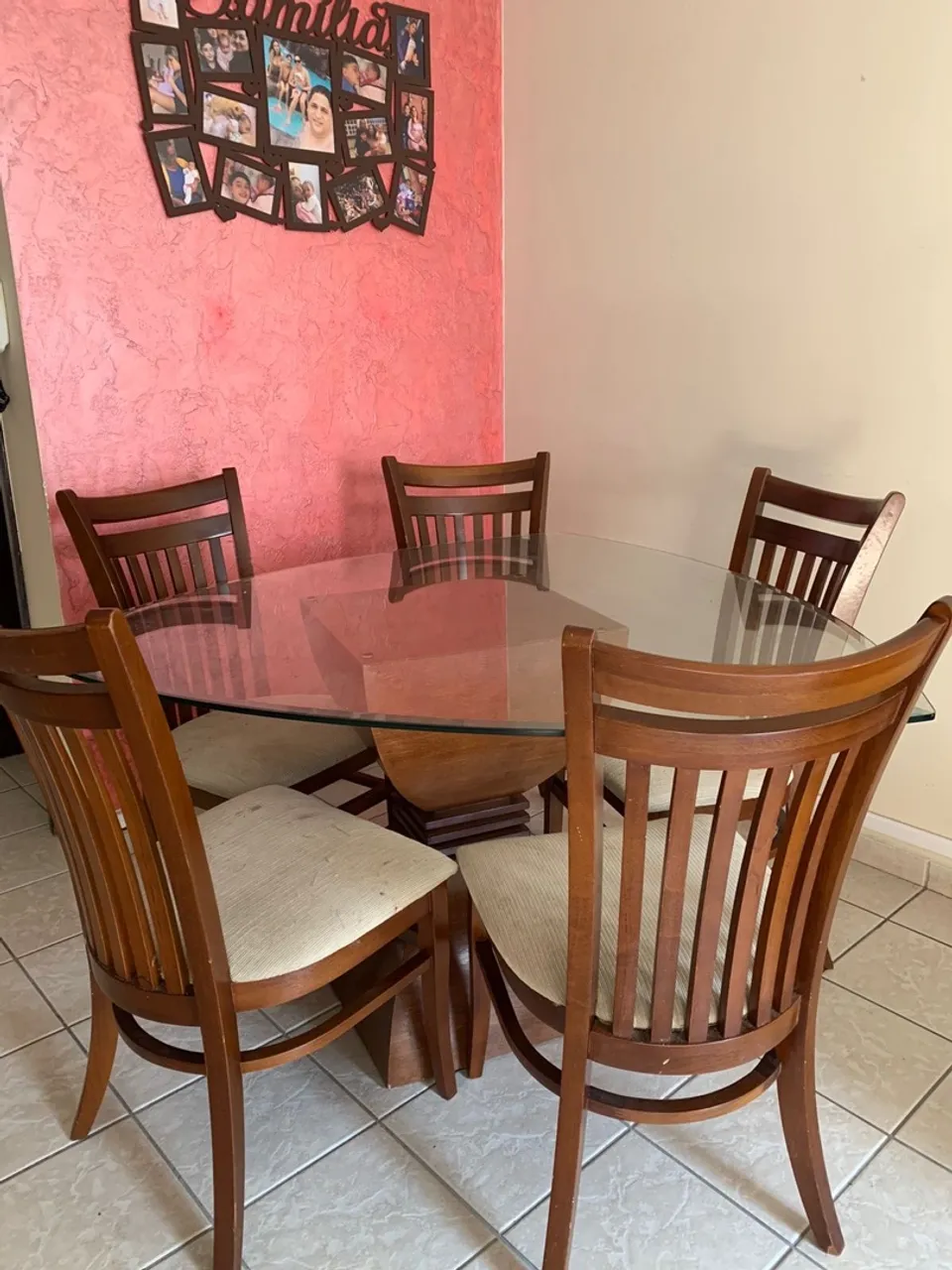 Mesa de Jantar com 6 cadeiras de madeira
