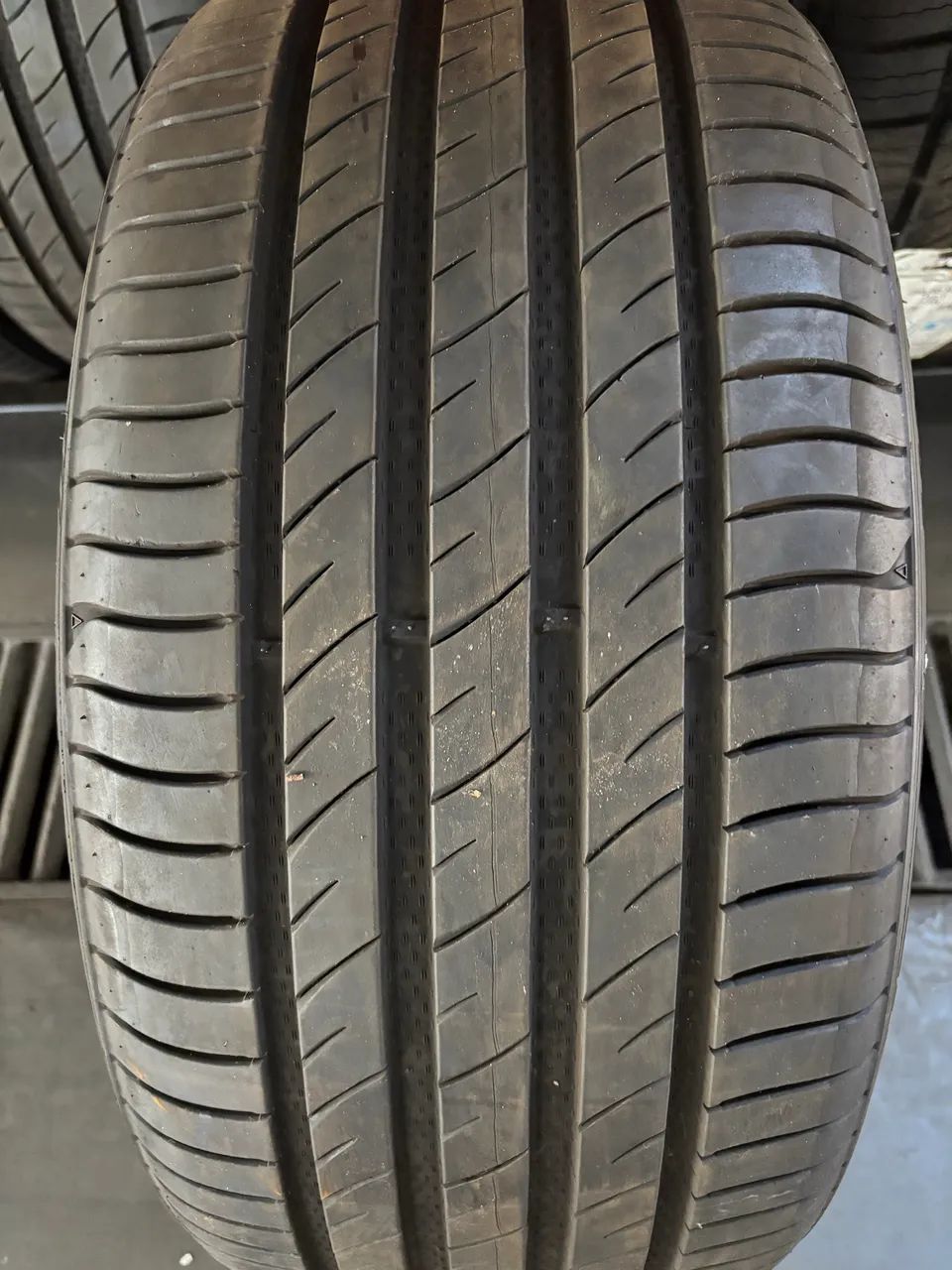 Jogo Pneus Delinte 255/40 r20 novos - Foto 5