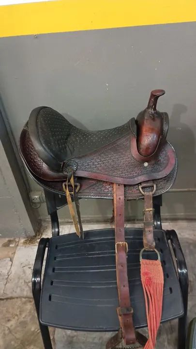 Sela de montaria em couro