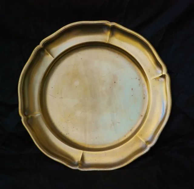 bandeja dourada espessurada prata wolff anos 60 , medida 26 cm . pesada 