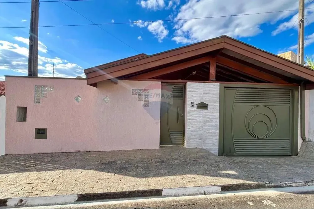 "Casa de Luxo Reformada no Jardim Cristina, SP"