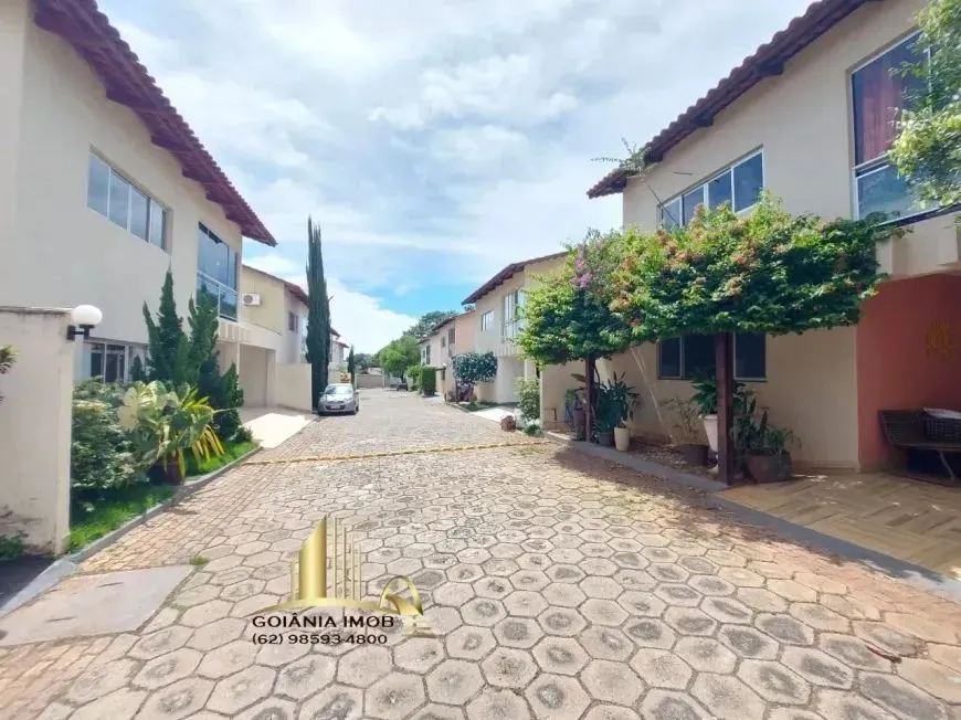 SOBRADO EM CONDOMINIO FECHADO, 190M, 3Q, 1S, 3B, 2V, LAZER.