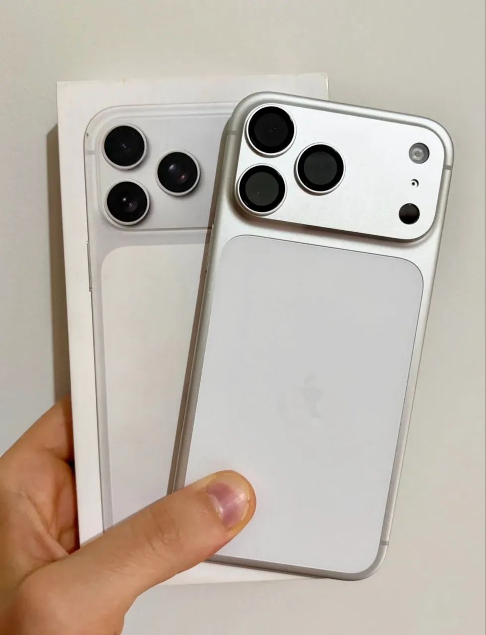 iPhone 17 Pro Max branco 2 meses de uso!! 