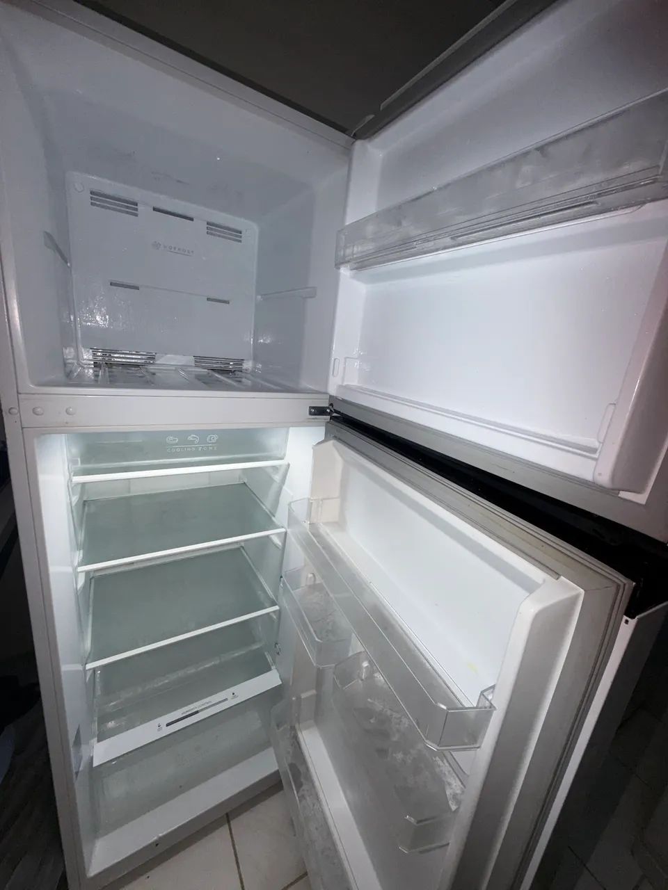Uma geladeira  - Foto 2