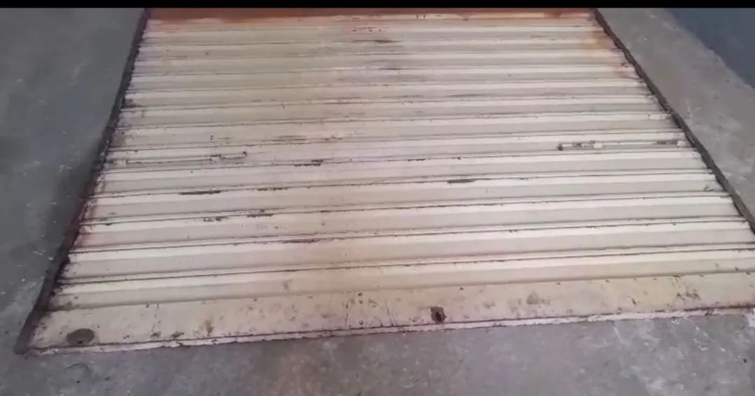 PORTA DE AÇO MATERIAL FORTE E RESISTENTE  - Foto 3
