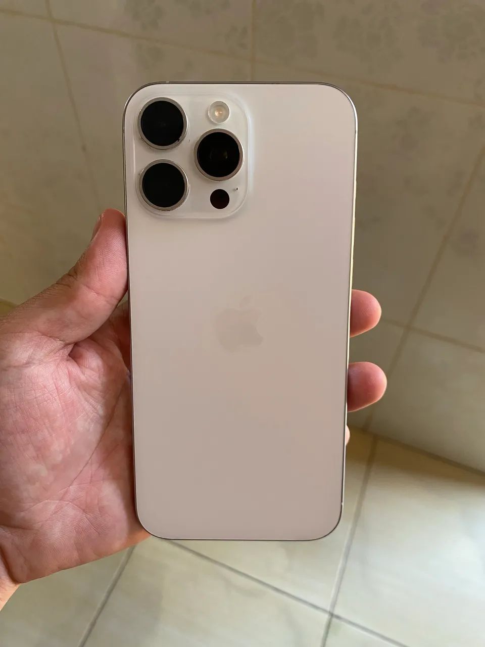 Celular impecável, menor preço da região pra vender rápido 