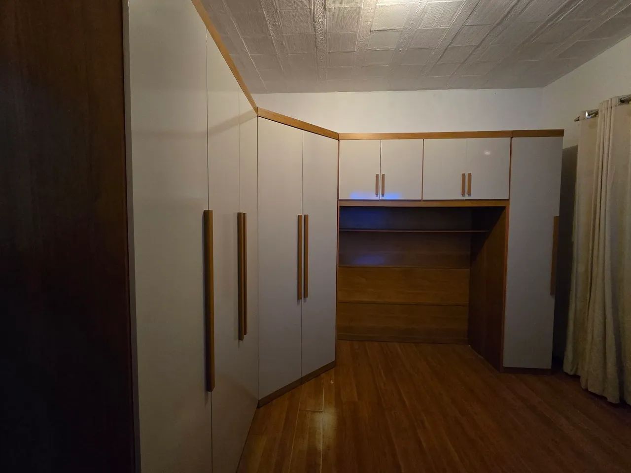 Guarda-roupa modulado com cômoda  - Foto 3