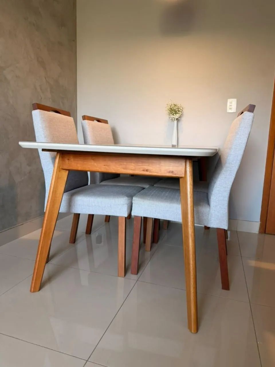 Mesa de Jantar com 4 cadeiras
