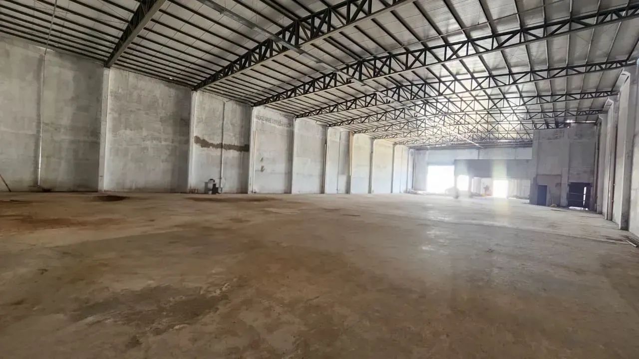 Alugo galão / barracão comercial com aprox. 1.238m² - pé direito 9 metros - Cuiabá - MT