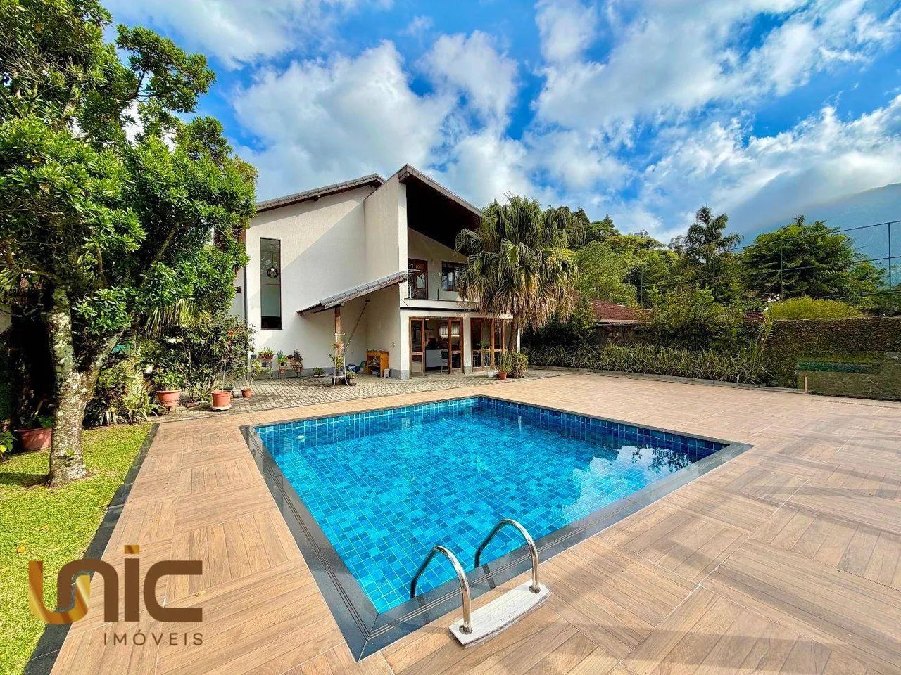 Casa com 5 suítes dentro de condomínio do Comary - Foto 2