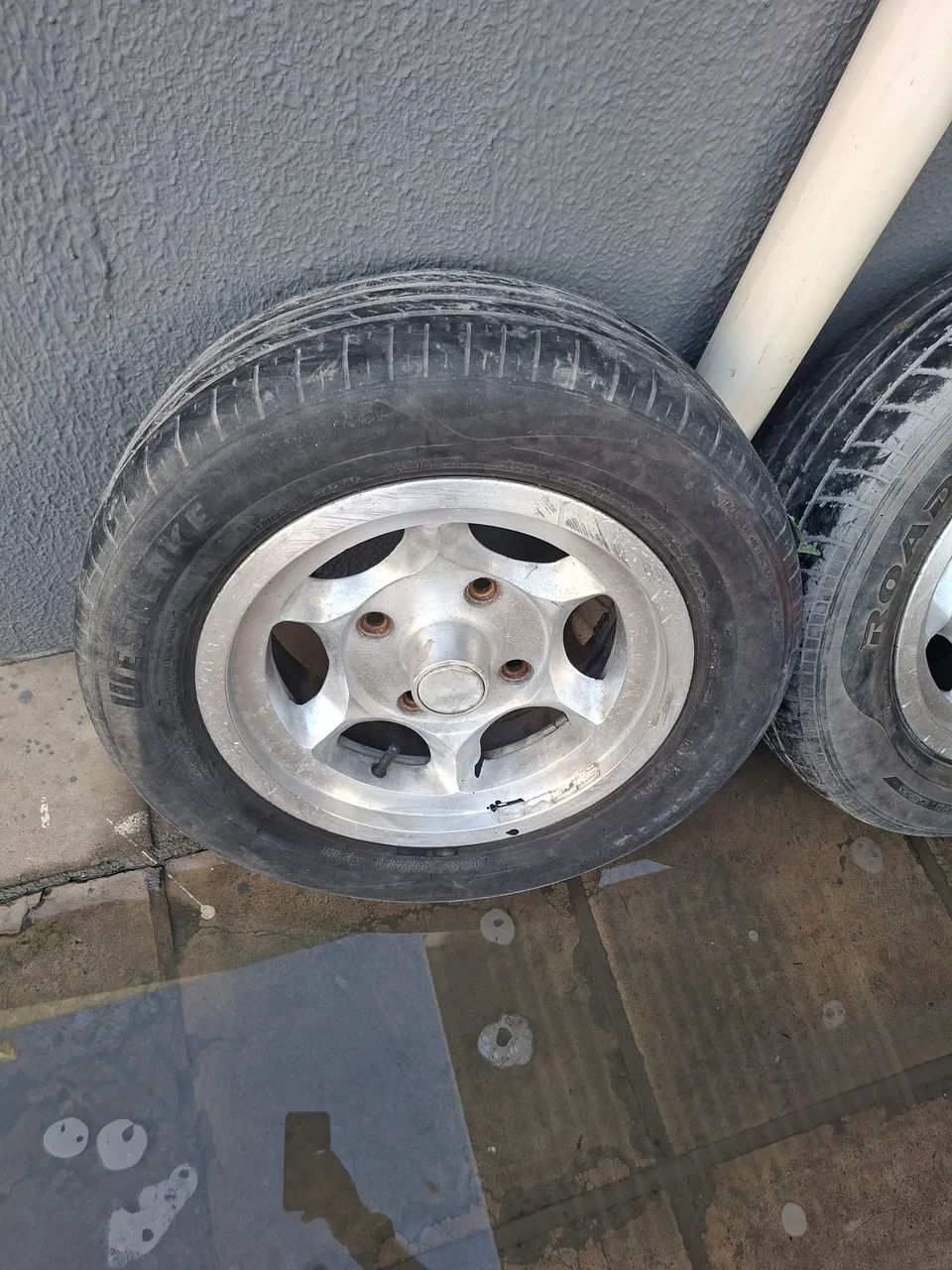 Rodas de fusca com dois pneus bom . - Foto 2