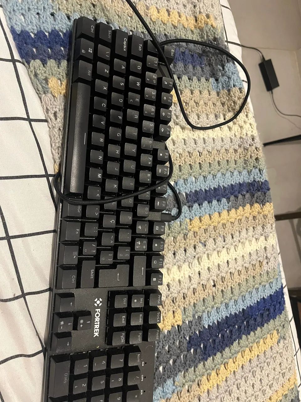 Teclado gamer frontek swtich red